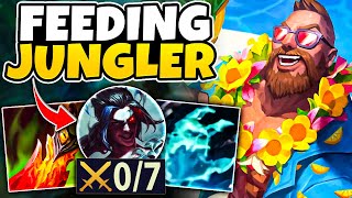 RANK 1 GANGPLANK Uses NEW Item To Carry Feeding Jungler!