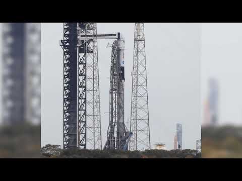 Фотобомби ракети Artemis 2 SpaceX Crew-12 | Космічна фотографія дня за 13 лютого 2026 року