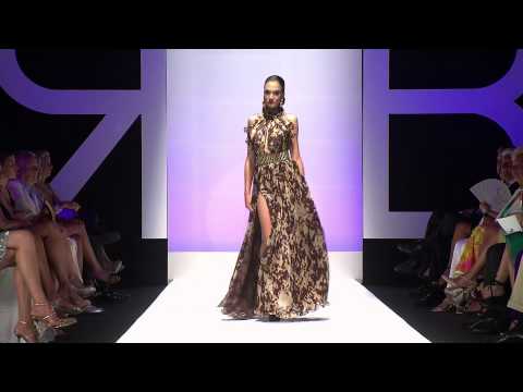 Video: Haute Couture Autunno-Inverno 2004/05. Alta moda volante