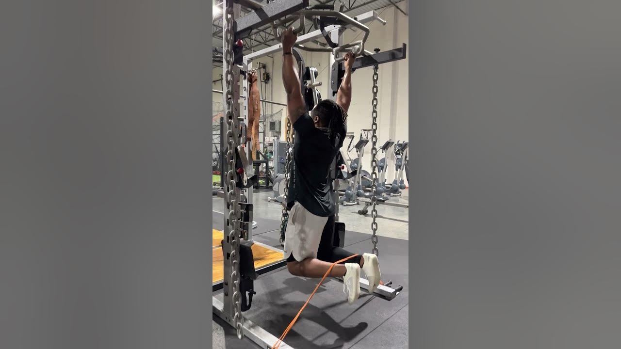 Best Pullup Leg Position (GET MORE REPS!) 