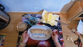 видео: Бисквитено руло - спомен от детството- бисквити, мармалад, масло и ядки- лесно, вкусно, бързо. картинка: Бисквитено руло - спомен от детството- бисквити, мармалад, масло и ядки- лесно, вкусно, бързо.