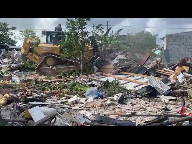 Migración detiene 500 haitianos indocumentados en Mata Mosquito y  desmantela casas - YouTube