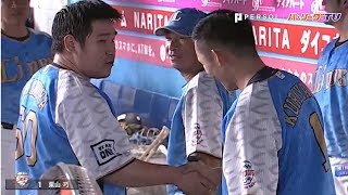 祝・L栗山100号HR!! グータッチの嵐をノーカットで!!