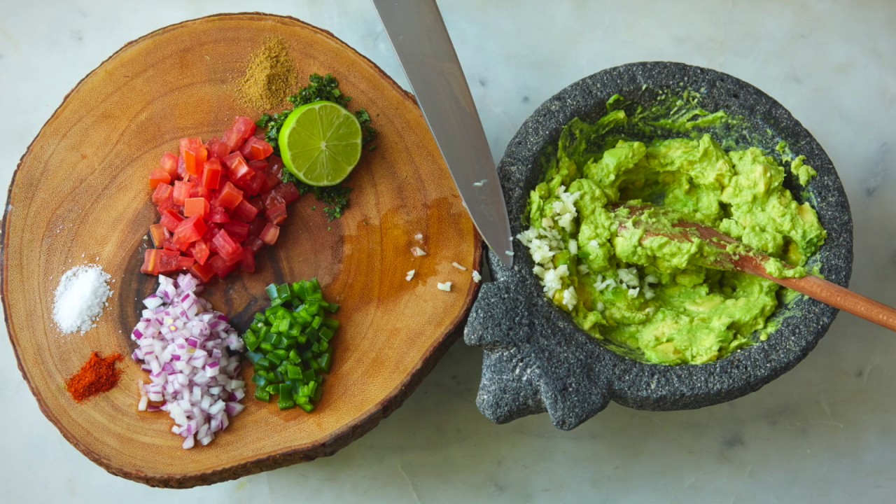 How to Make the Perfect Guacamole 