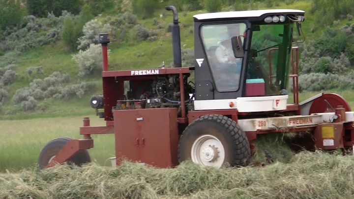 Freeman 280 Self-Propelled Baler