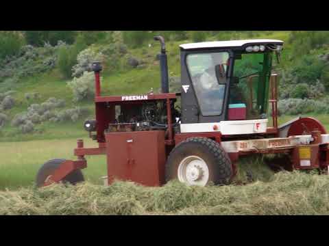 Freeman 280 Self-Propelled Baler