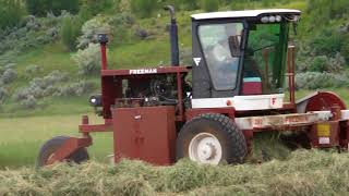 Freeman 280 SelfPropelled Baler