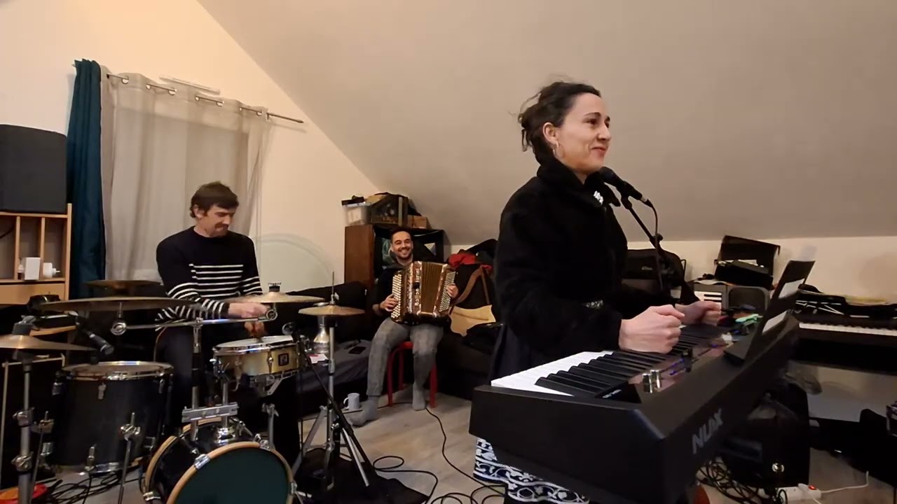 Un jour un groove ! Ça va envoyer grave avec Chica Y Chicos ! 💃🕺💥