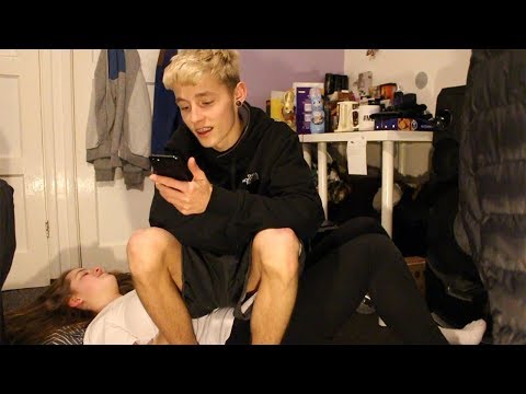 STOMACH SITTING CHALLENGE WITH MY GIRLFRIEND!