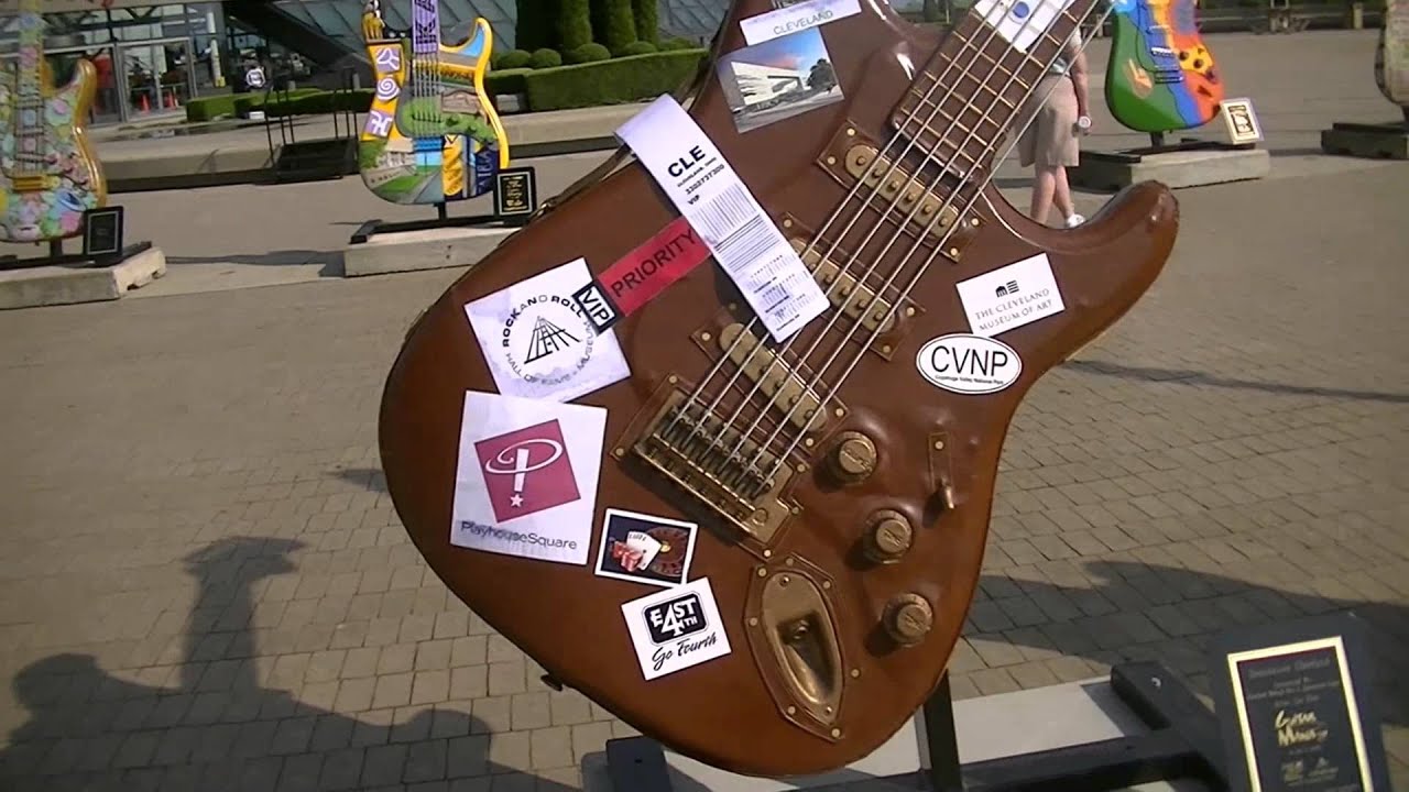 Guitarmania -- 10' guitars at Rock and Roll Hall of Fame - YouTube