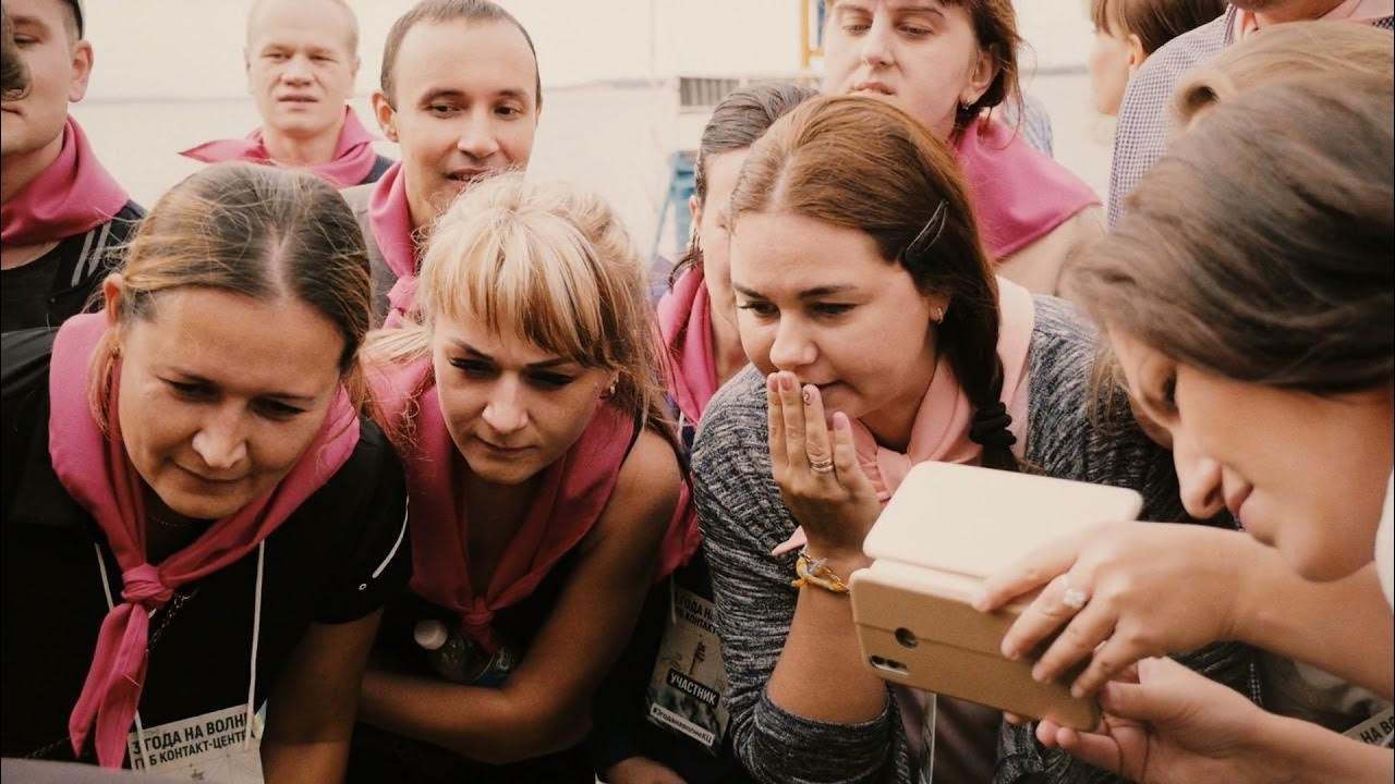 друзья и встречи. заводила в компании. несколько человек. заводила король кегельбана. заводила в компании.