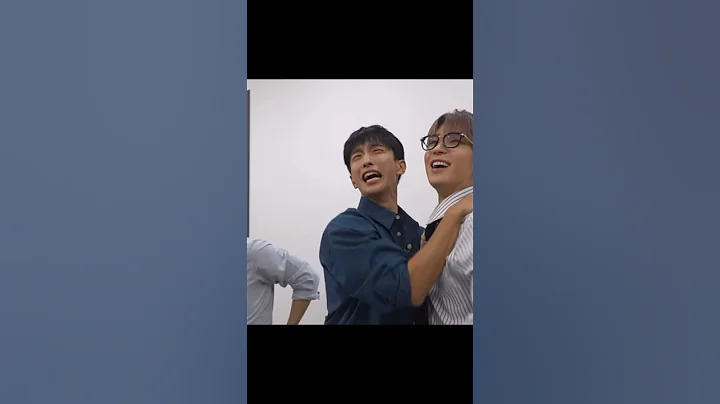 Shua’s awkward smile can tell how much jealous he is😂#seoksoo #seventeen #shortsfeed #shorts #gose
