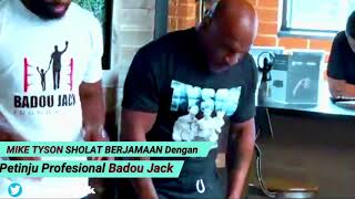 Viral Mike Tyson Solat Dalam Kafe Di La