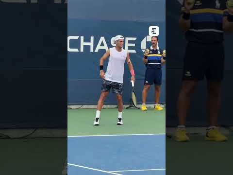 🙁 Que c'est dur pour Terence Atmane ! Le Français ne peut même plus servir #usopen #tennis