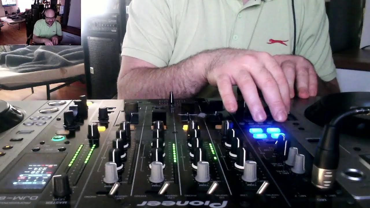 ChrisM élő közvetítése