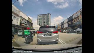 VMM6069 | Double Park + Traffic Obstruction + Leaving his car just like that + Littering