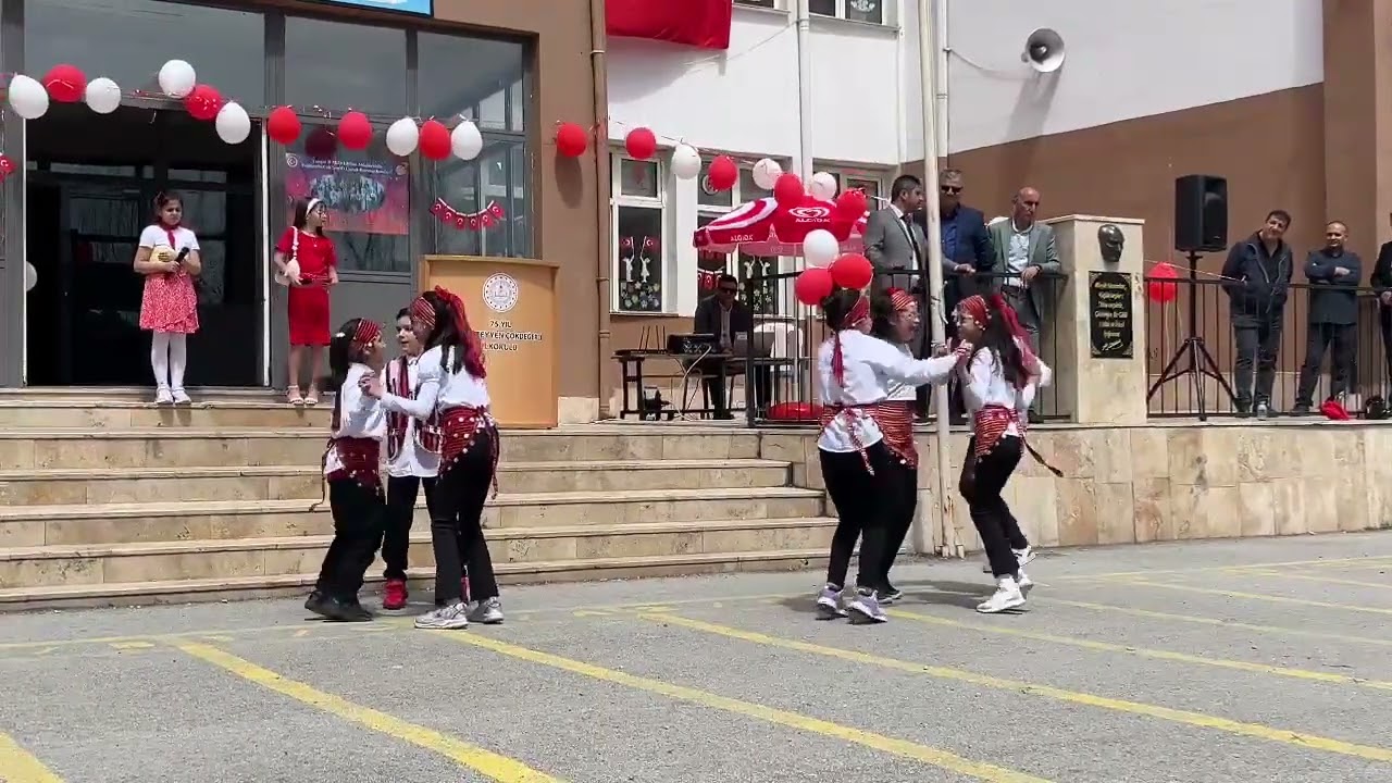 Özel eğitim sınıfı 23 nisan horon gösterisi Kazım Koyuncu-Ella Ella