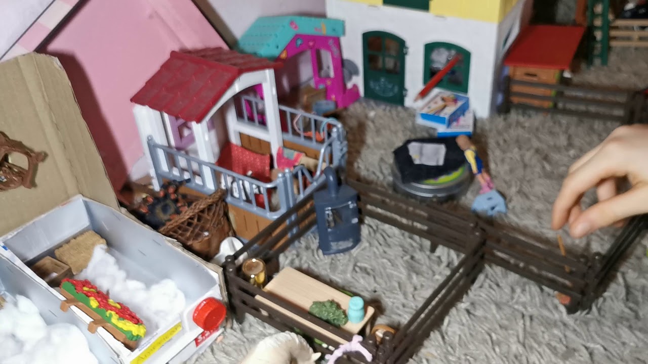 Przedstawiamy stajnię i farmę Schleich, konie oraz inne zwierzęta