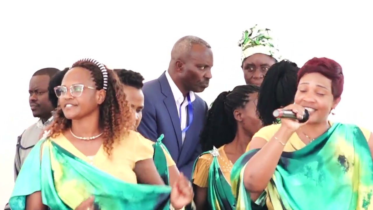 chorale y'Inama Nshingamateka mu gikorane catunganije na Nyenicubahiro Umukuru w'igihugu