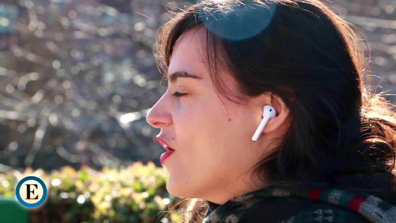 Inhalar negativo Ernest Shackleton Los Airpods: así funcionan los auriculares de Apple - YouTube