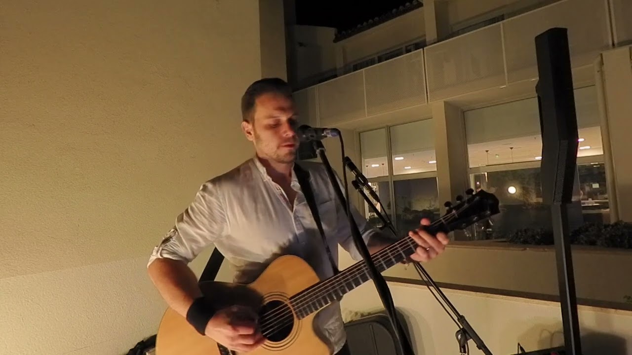 Ain't Nobody - Chaka Khan (live looping cover)