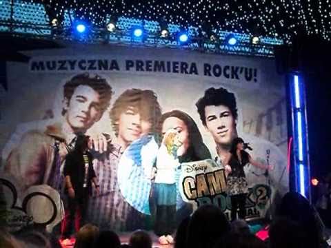 Nauka taca na Premierze Prasowej Camp Rock 2: Wiel...