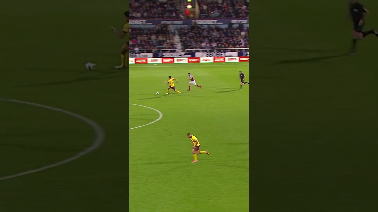 CLEVER TURN & PASS AS ARSENAL SCORE!