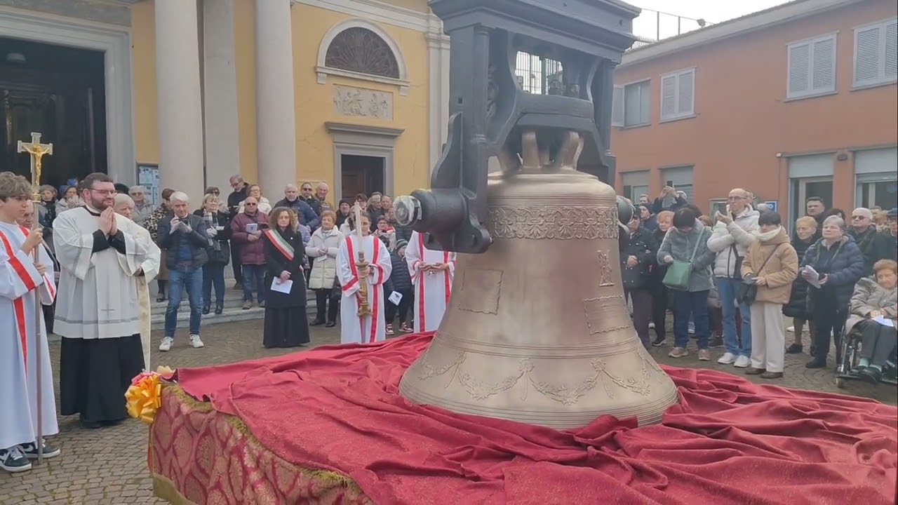 Benedizione del nuovo campanone a Lomagna