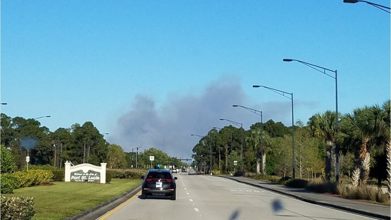 Brush Fire Near Harbour Ridge Community in Port St. Lucie - YouTube
