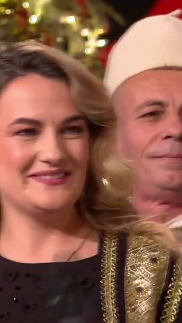Xhiliola  na suprizon me grupin polifonik, ata i dedikojnë këngë Megit - Për'puthen