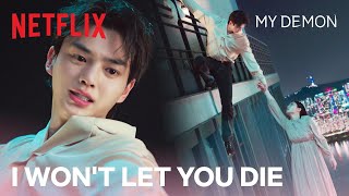 A demon catches her right when she's about to fall off a building | My Demon Ep 6 | Netflix [ENG] Resimi
