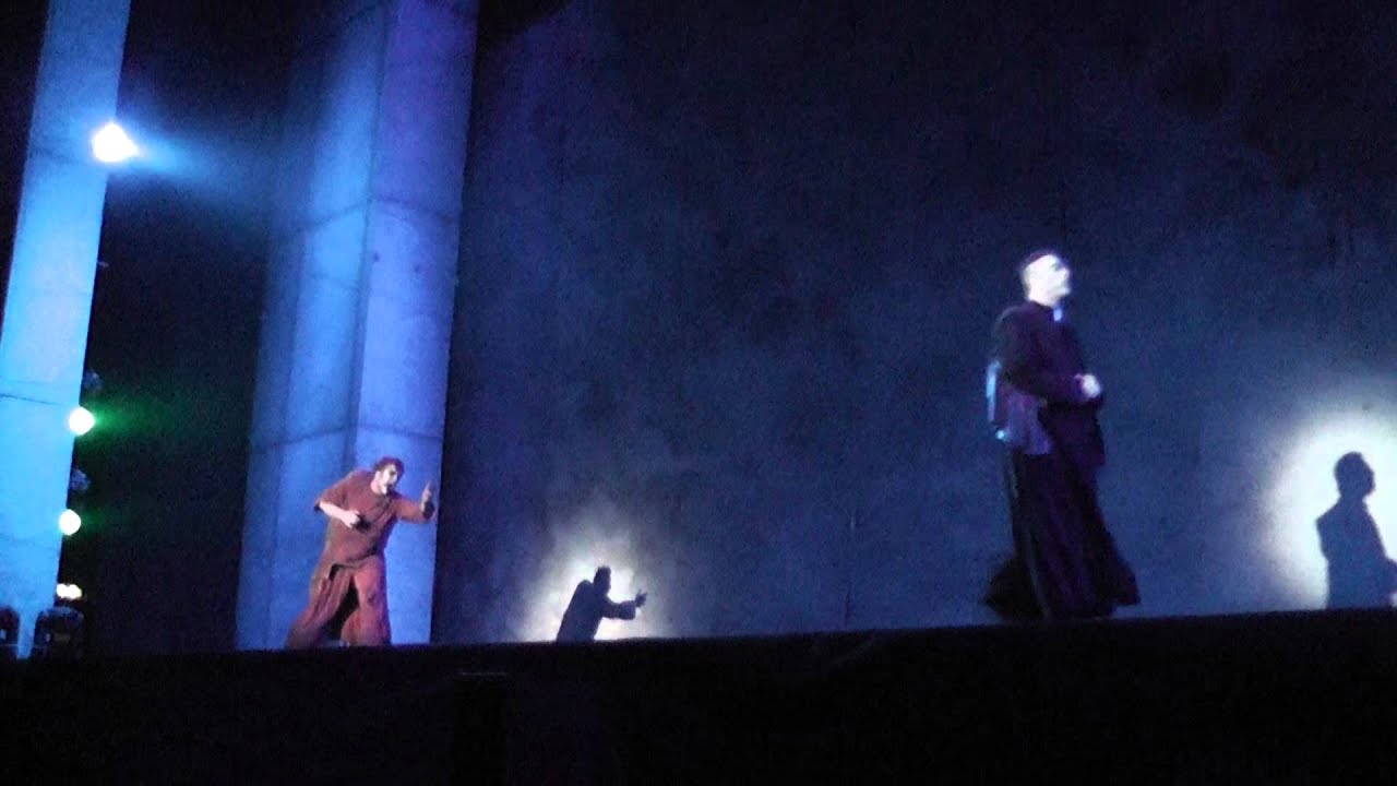 Il Papa dei folli-.Quasimodo.Angelo DelVecchio-Esmeralda.A.Ferrari.PalaLivorno 12.04.2012