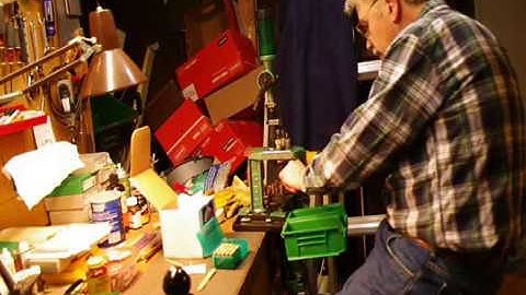 RCBS Pro 2000 Auto Indexing Reloading Press.wmv