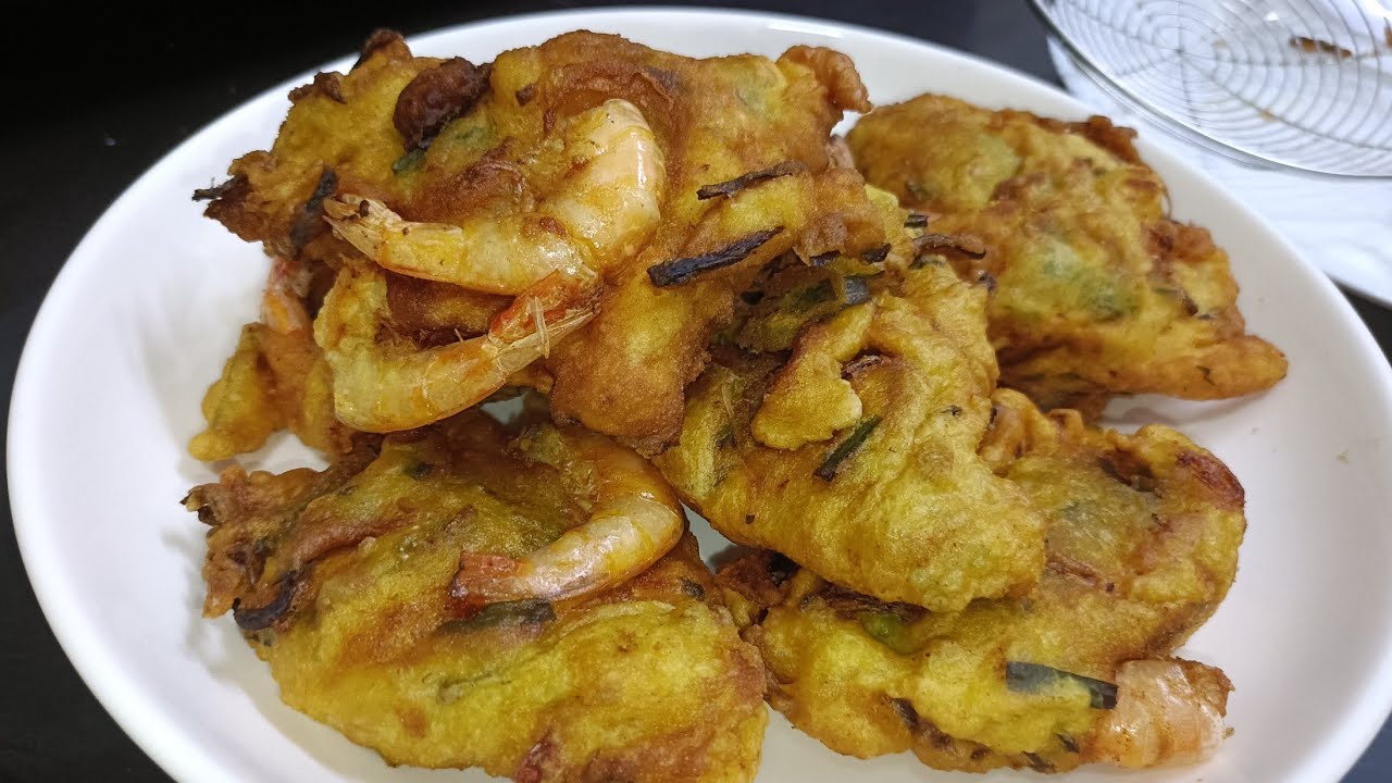 Cucur udang rangup dan sedap ini sangat mudah membuatnya