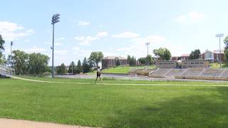 Dubuque's Loras College buzzes as freshmen move in