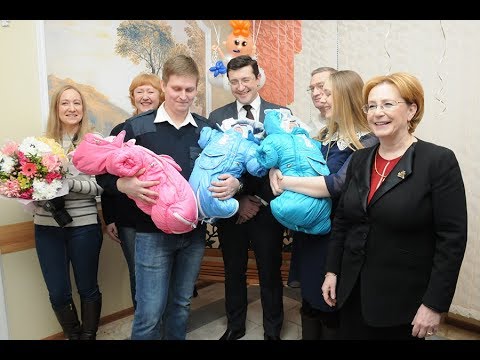 Глеб Никитин и Вероника Скворцова поздравили нижегородскую семью Гришиных с рождением тройни