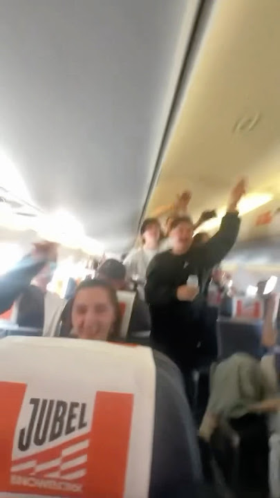 Raving on a plane ✈️ #electronicmusic #rave #dancemusic