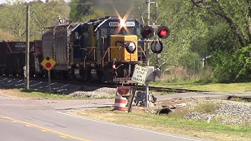 On Another CSXT F732 Seen rolling South & North on a Short day of work GP40-2 Slugset