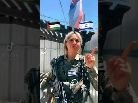 جندية اسرائيلية تفضل علم اسرائيل على فلسطين تحدي تيك توك