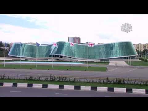 სკანდალური ვიდეო - მოქალაქე, რომელმაც ბიძინა ივანიშვილს აგინა, სახეზე შარდს ისვამს