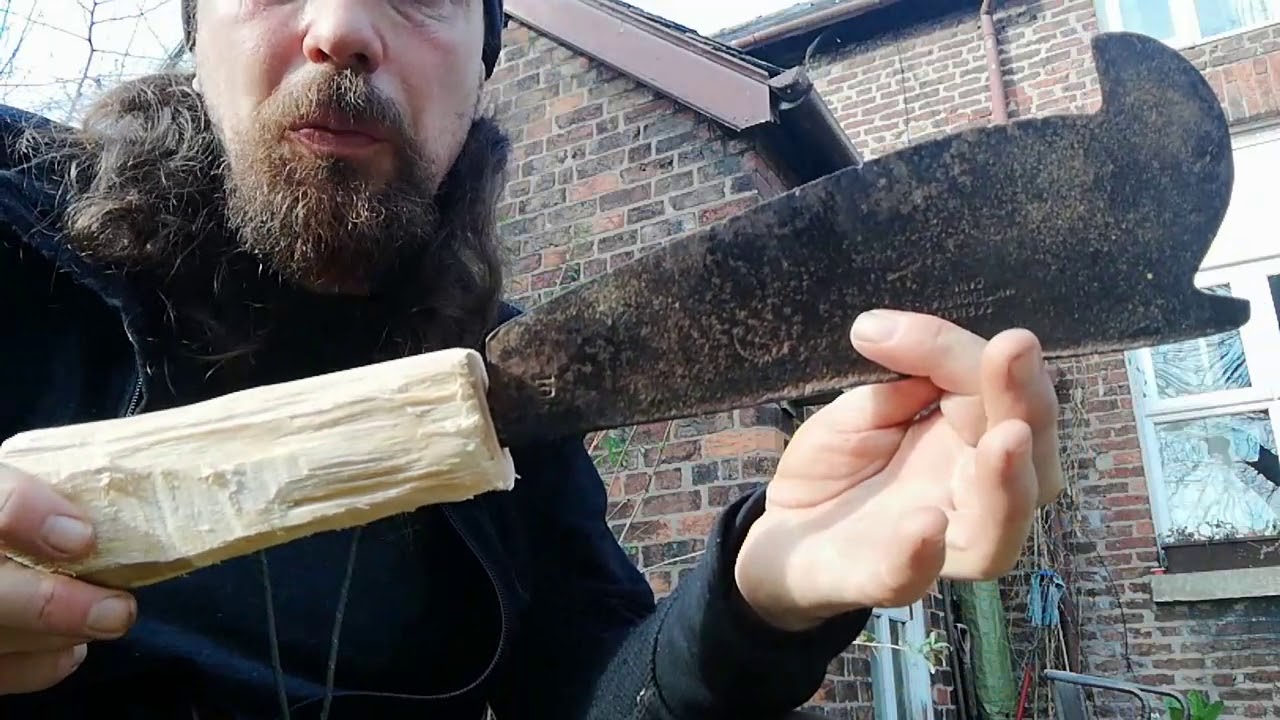 Rough improvised knife handle for a rat tailed tang.