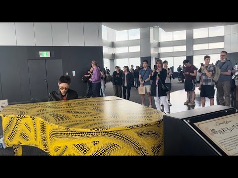 【都庁ピアノ】即興でピアノを弾いたら人が集まってきた