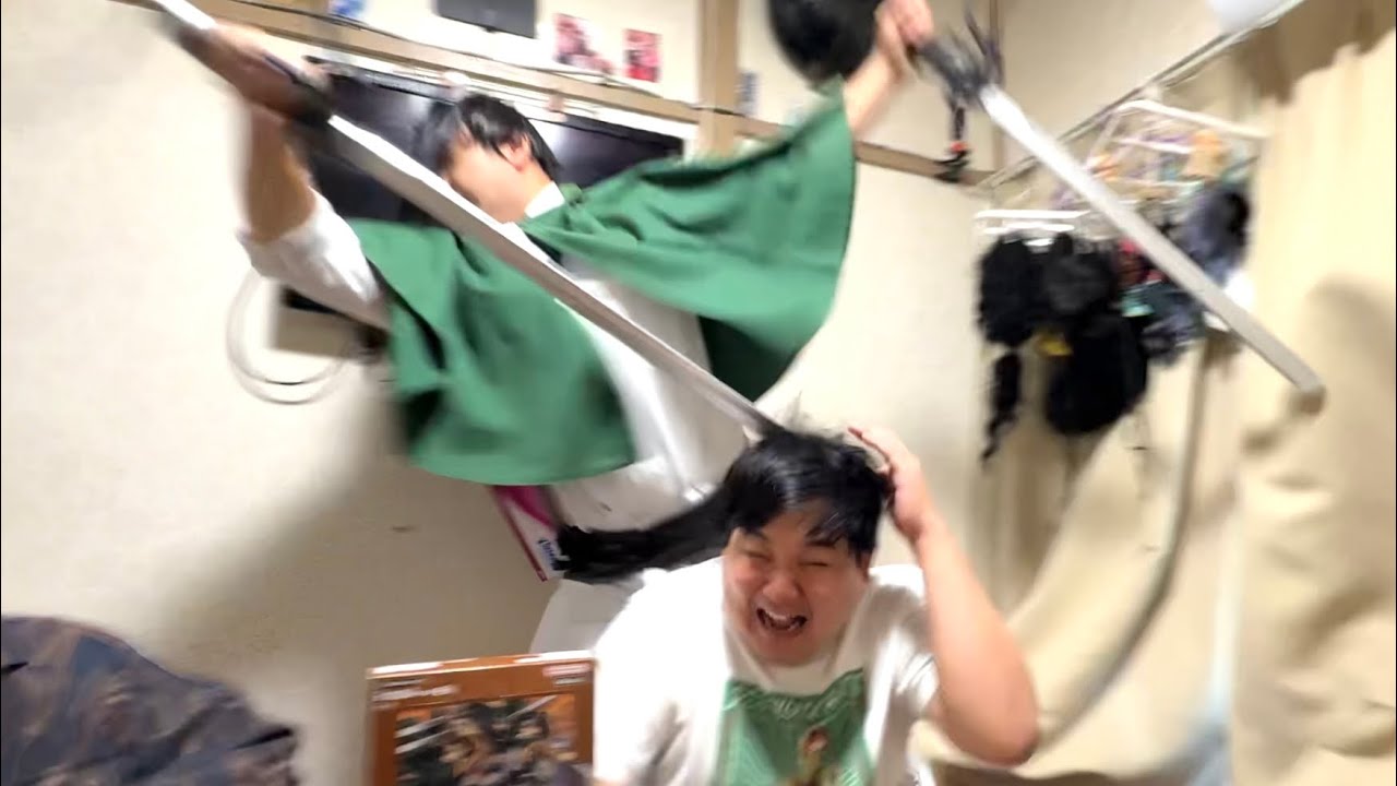 ユニアリ『進撃の巨人』開封してたら現れたリヴァイ兵長 - YouTube