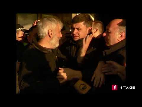 ოზურგეთში, მაჟორიტარი დეპუტატის ბიუროსთან ხმაური და დაპირისპირება იყო