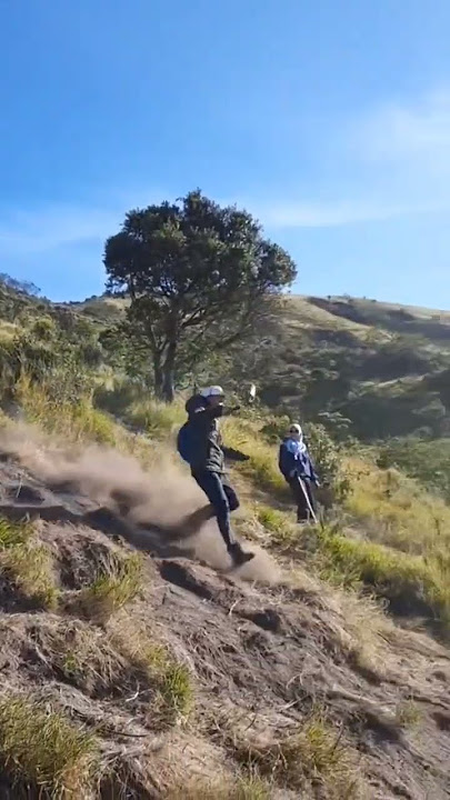 Detik-detik Pendaki Terpeleset Di Gunung Merbabu #shorts #gunungmerbabu