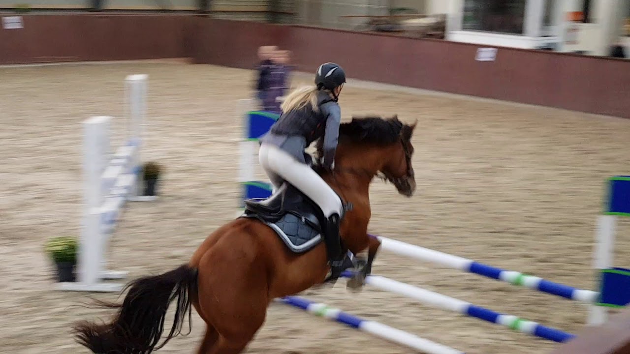 Laura Thorvil og Saxo's Kick A Lot Himmelev Rideklub 85 1 plads