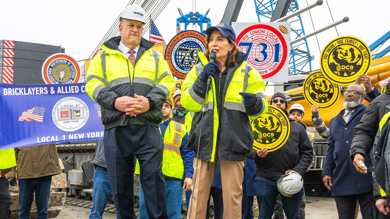 Governor Hochul Meets With Gateway Project Construction Workers