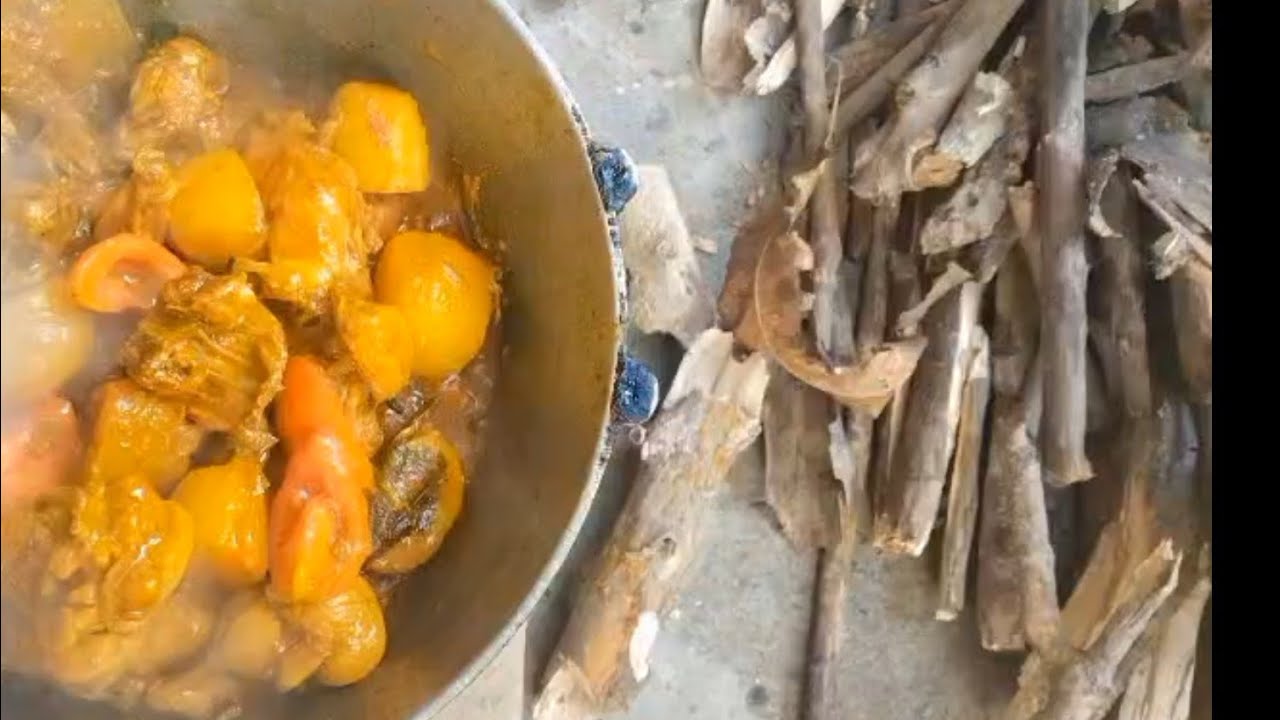  কাঠের জালে জমিয়ে মাংস রান্না লাল লাল করে ঝোল। Chicken recipe. 