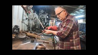How a workshop of old tractors works Pouring Babbitt bearings