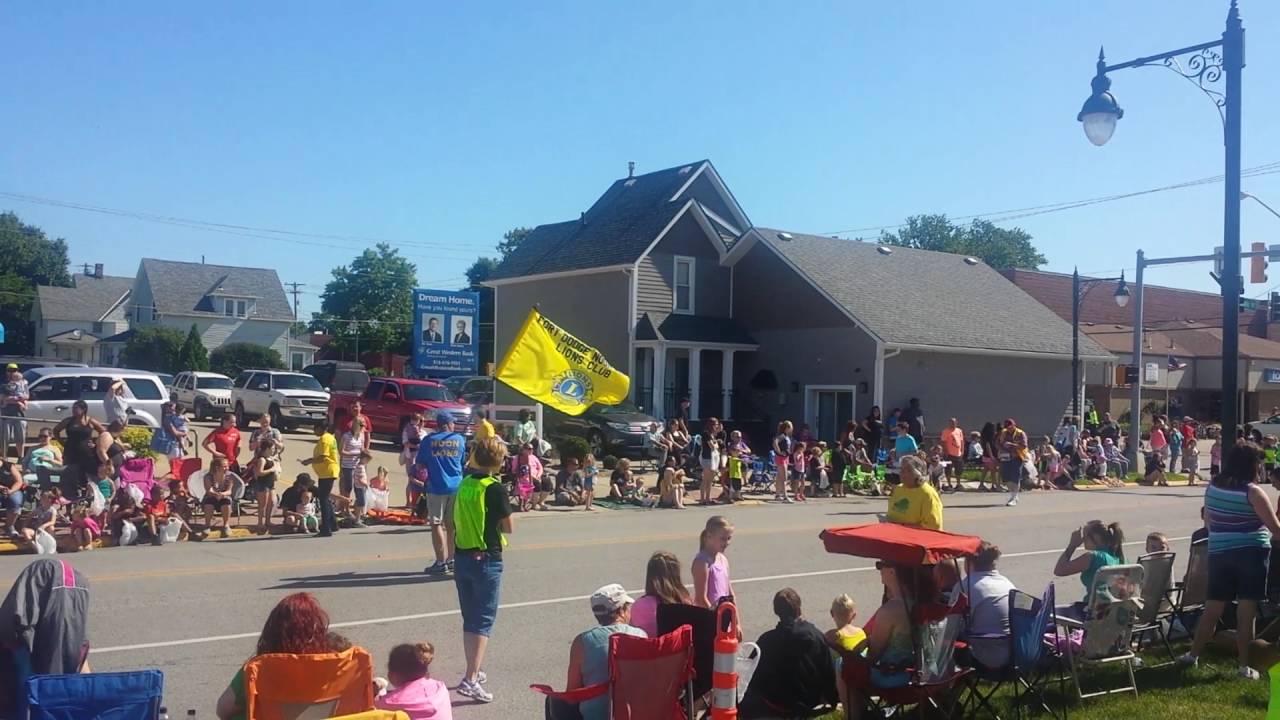 Start of Fort Dodge Iowa Frontier days parade YouTube